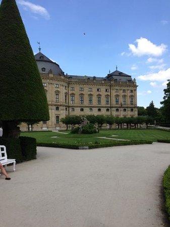 B. Neumann Restaurant & Biergarten