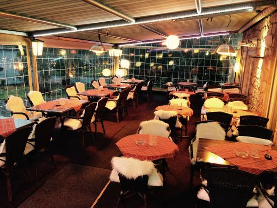 Sportgaststätte im Abseits bei Themis