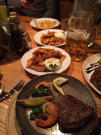 HOLZSTUBE Steakhouse Pub