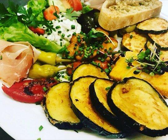 Ilias Restaurant Bar Lounge