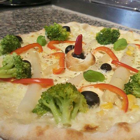 Oscars Pizza & Fuesis Cafe