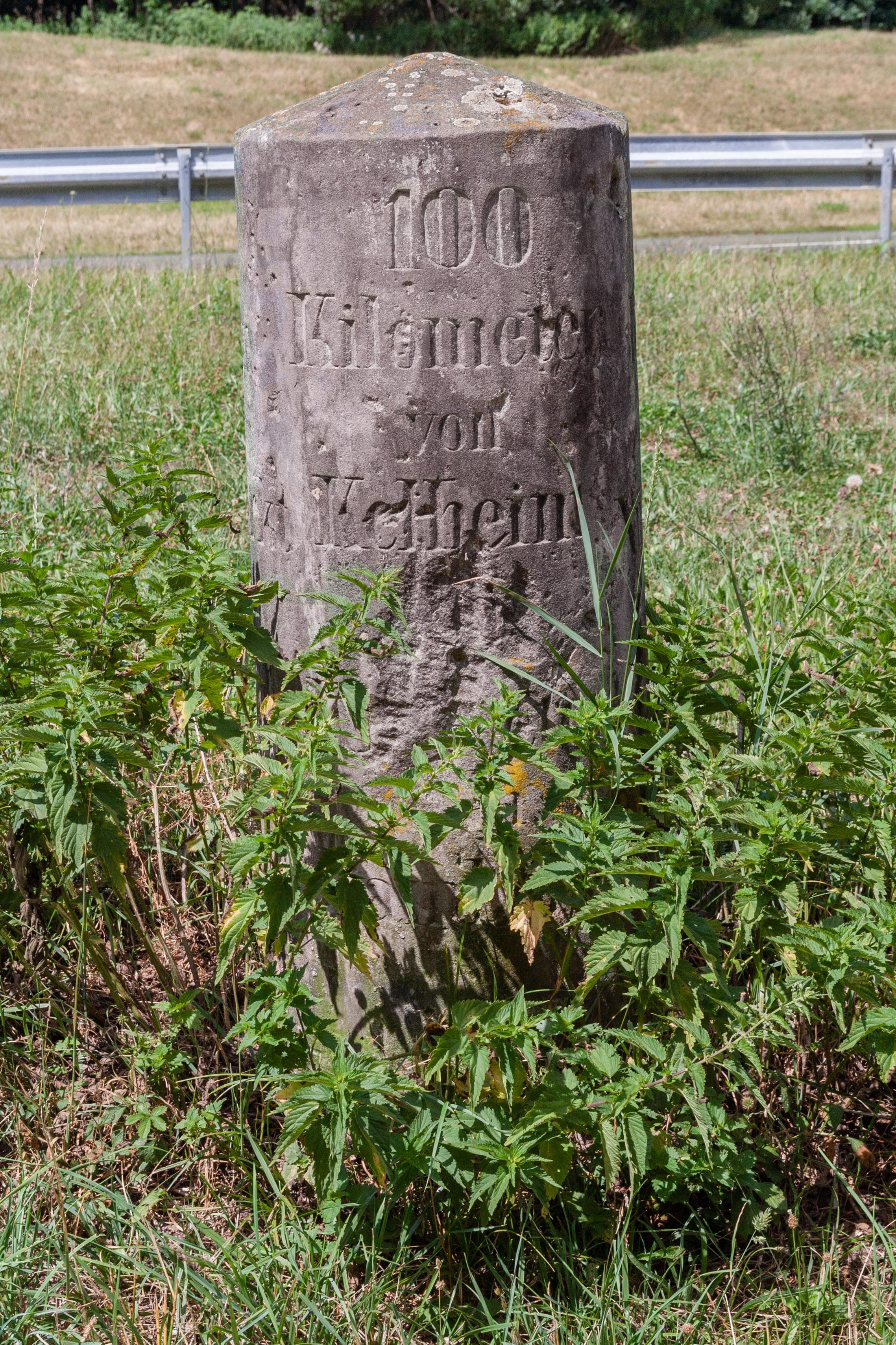 Kilometerstein 100 bei Wendelstein