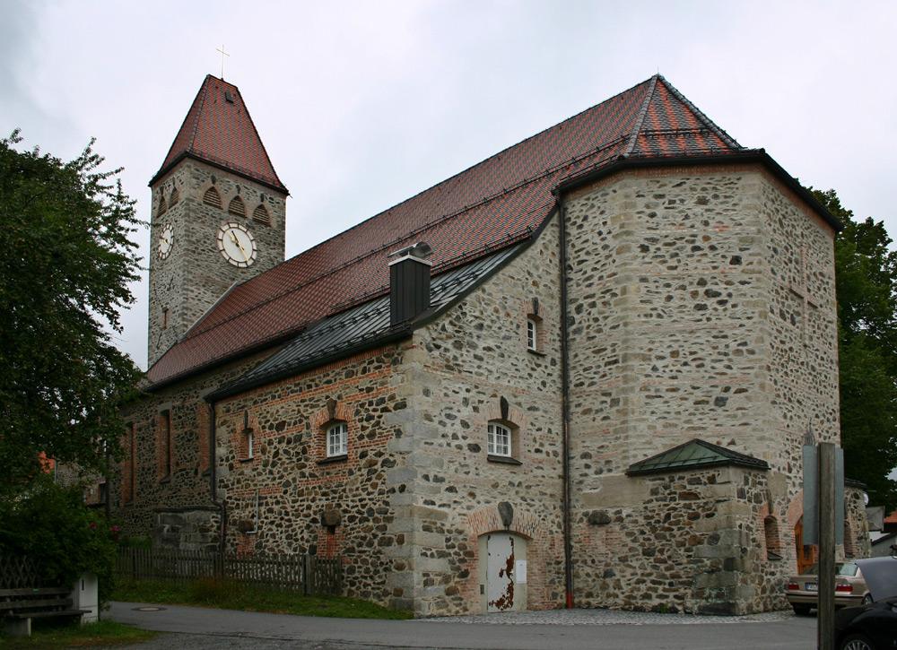 Katholische Pfarrkirche Maria Hilfe der Christen