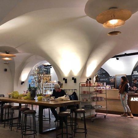 ANNA Liebt Brot und Kaffee