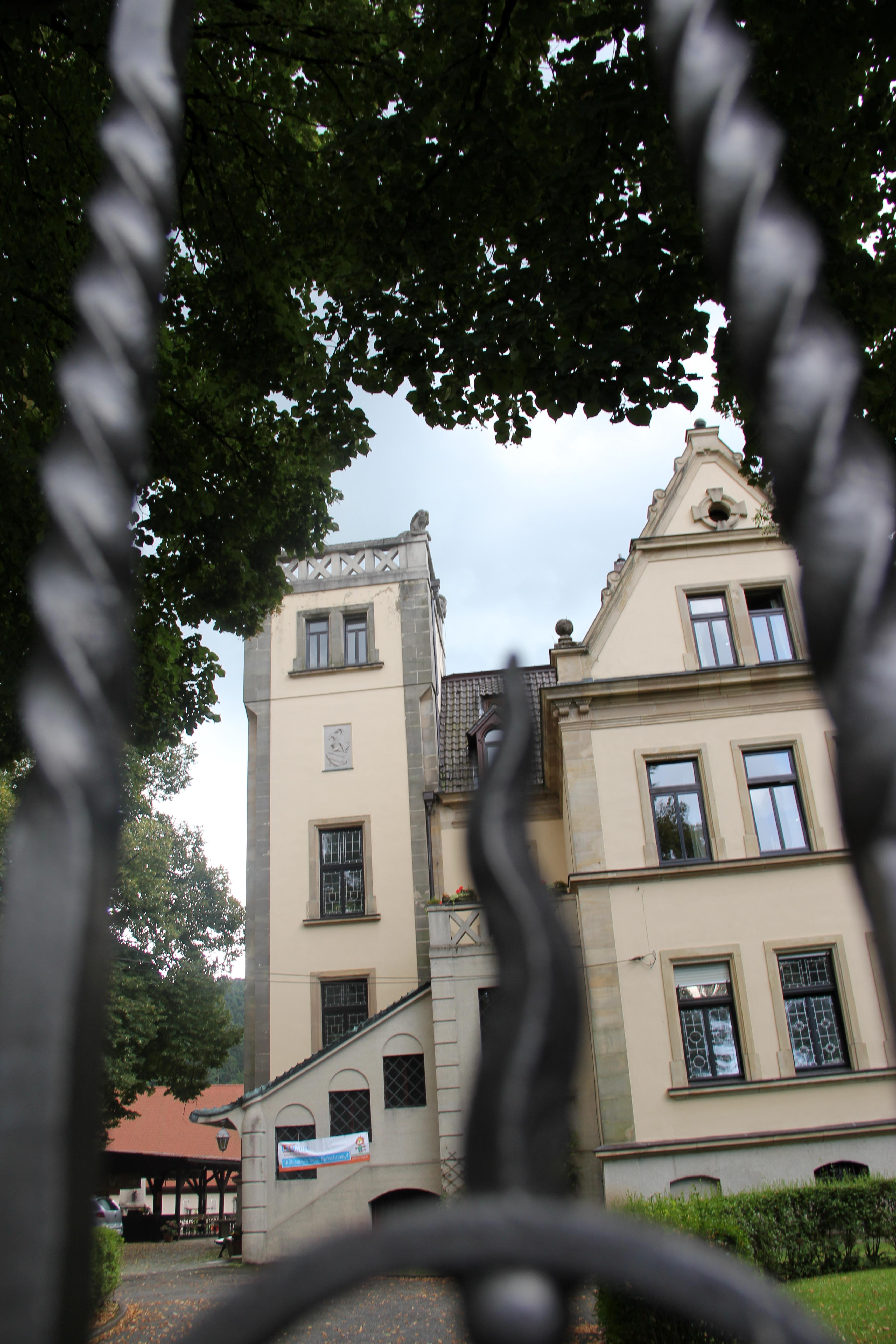 Schloss Hirschbacher Straße 2